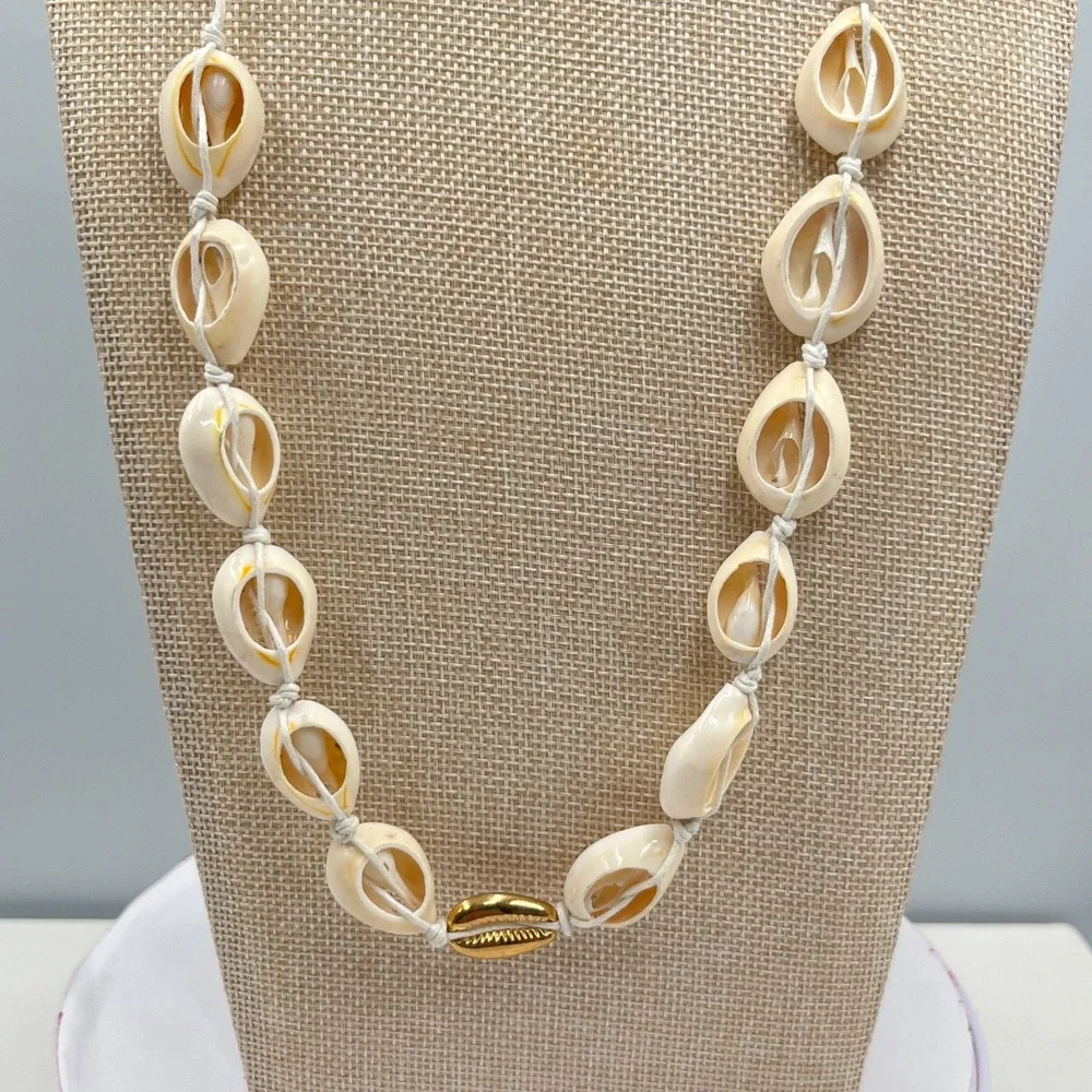 Vintage Natural Cowrie Shell Necklace Gold Metallic Accent Cream Cord Beachy Y2K - Picture 9 of 12
